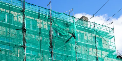 Construction safety net installation